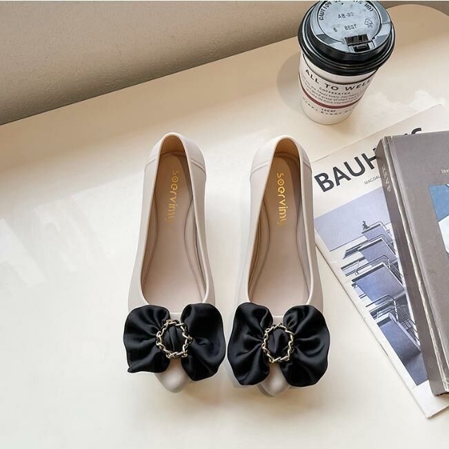 New style (off-white with black flowers, size 36-39) rain boots, jelly water shoes, jelly rubber shoes (contact customer service after placing the order to confirm the delivery size)