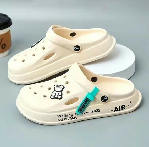 New Baotou thick-soled anti-slip beach hole-in-the-wall slippers (bear beige) [size 36-45] [contact customer service after placing the order to confirm the delivery size]