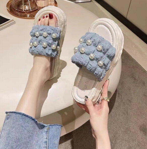New style thick-soled sandals with a poop-like feel (one-piece with pearl blue) [size 36-41] [contact customer service after placing the order to confirm the delivery size]