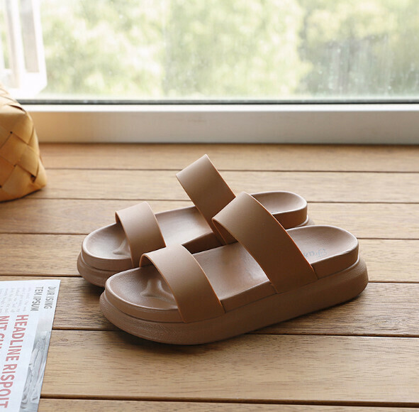 New style slippers that feel like shit for outer wear (885 with khaki color) [size 36-40] [contact customer service after placing the order to confirm the delivery size]