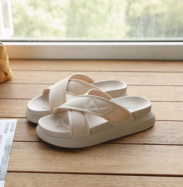 New style slippers that feel like shit for outer wear (885 cross with white) [size 36-40] [contact customer service after placing the order to confirm the delivery size]