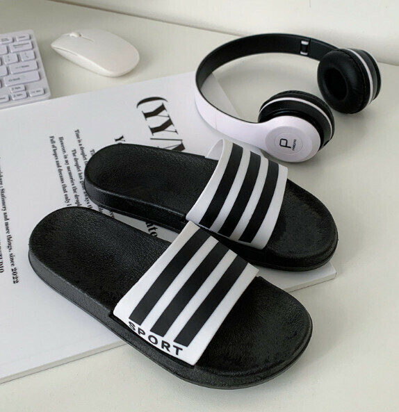 New three-bar slippers for outer wear (black bottom with white belt) [size 36-45] [contact customer service after placing order to confirm delivery size]