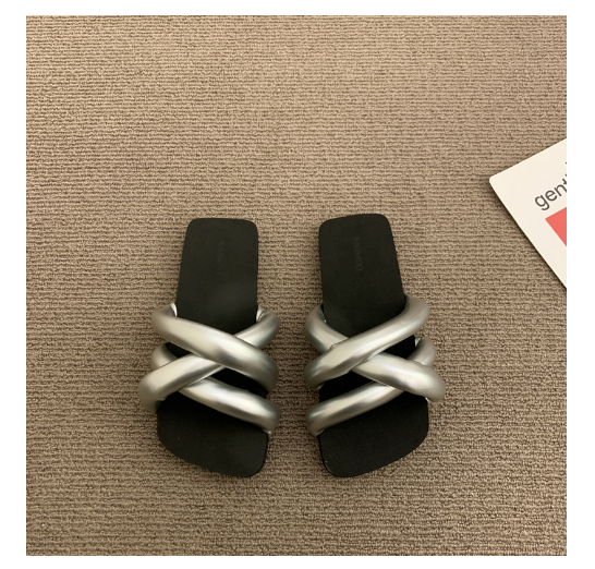 New flat beach shoes (silver size 35-40) (contact customer service after placing order to confirm delivery size)