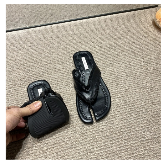 New style flip-flops for outer wear (black size 35-40) (contact customer service after placing order to confirm delivery size)