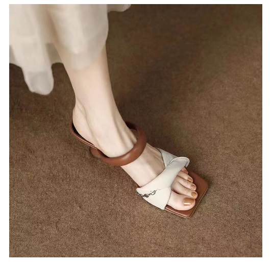 Hot selling thick heel small fragrant style retro color block slippers (off-white size 35-40) (contact customer service after placing the order to confirm the delivery size)