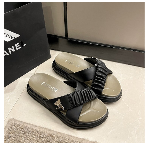 Hot selling thick-soled slippers (black butterfly size 35-40) (contact customer service after placing the order to confirm the delivery size)