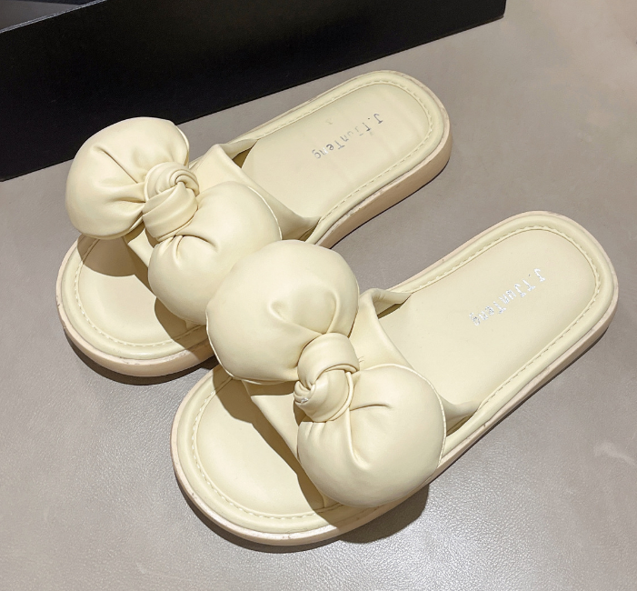 Hot selling soft-soled slippers with a poop feeling (yellow size 06/35-40) (contact customer service after placing the order to confirm the delivery size)