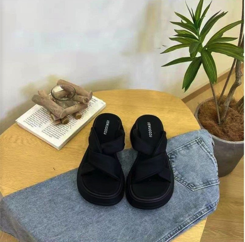 Hot selling sandals casual slippers (black slippers - size: 35-40) (contact customer service after placing the order to confirm the delivery size)