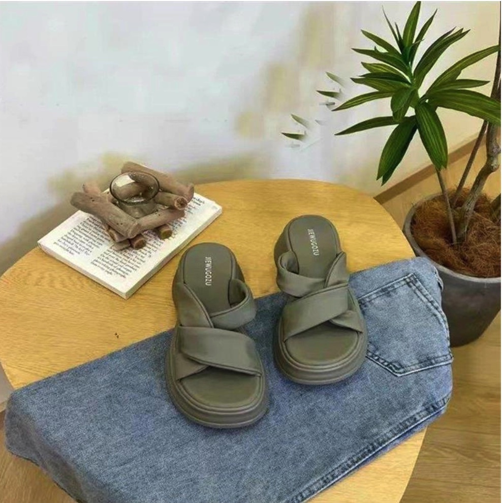 Hot selling sandals casual slippers (emerald green slippers - size: 35-40) (contact customer service after placing the order to confirm the delivery size)