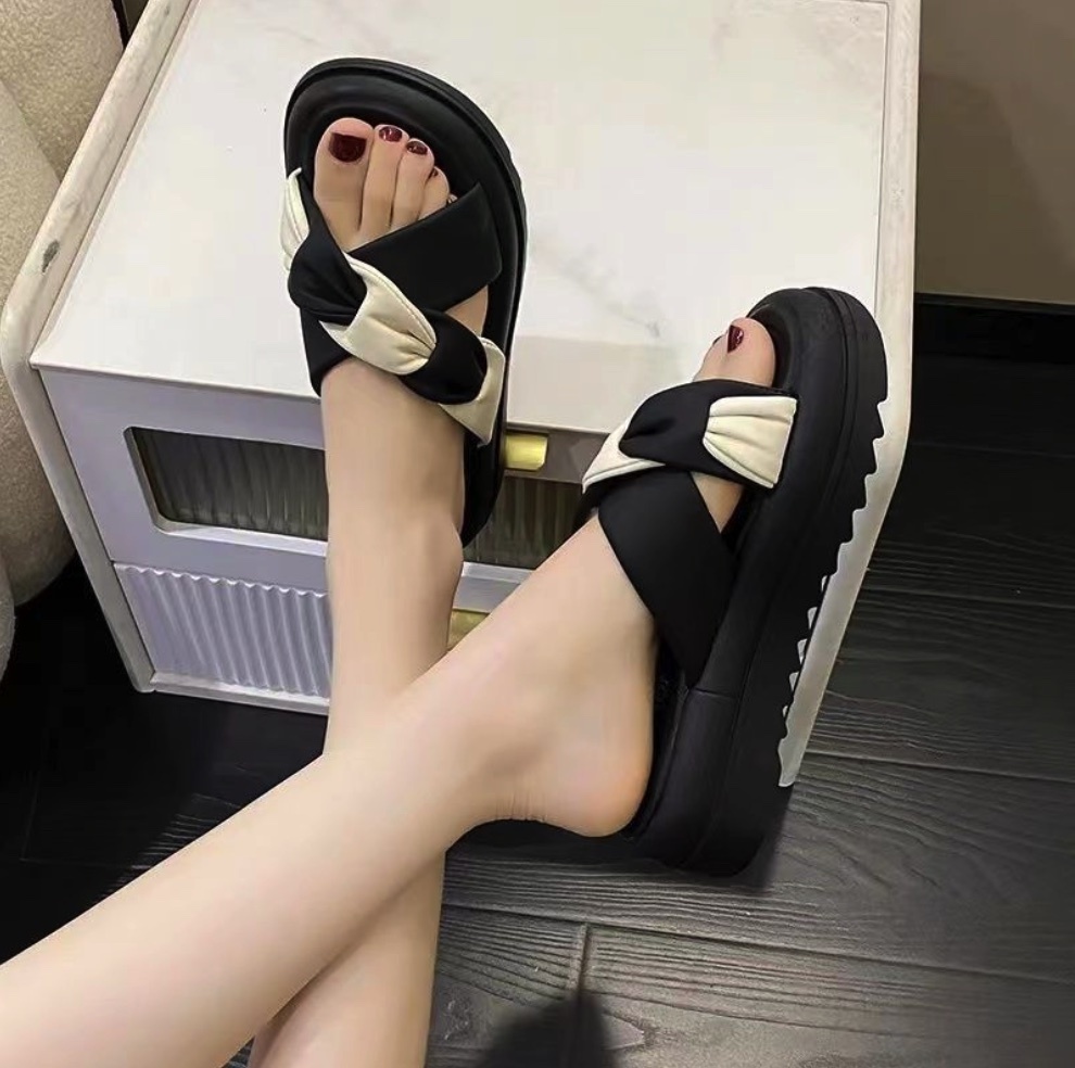 Hot selling sponge cake non-slip casual sandals (beige - size: 35-40) (contact customer service after placing the order to confirm the delivery size)