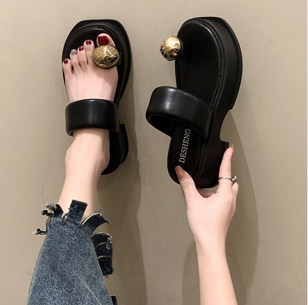 Hot selling retro thick-soled flip-toe slippers (black - size: 35-40) (contact customer service after placing the order to confirm the delivery size)