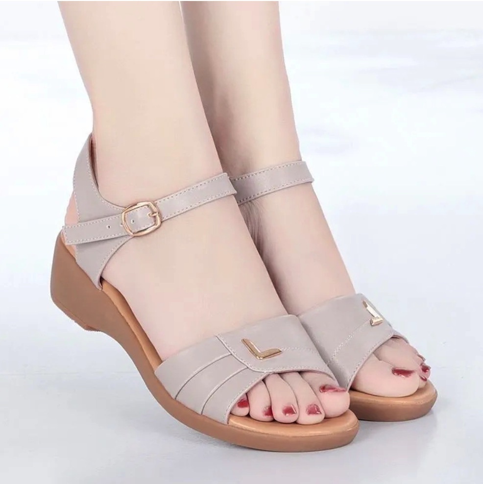 Hot Selling Elderly Tendon Bottom Versatile Anti-Slip Sandals (Buckle Strap Beige - Size: 35-40) (Contact customer service after placing the order to confirm the delivery size)