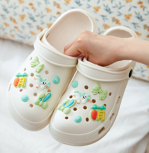 Hot selling Crocs [White-Unicorn] (Size: 36-43 (one size larger) [Please contact customer service to confirm the delivery size after placing the order]