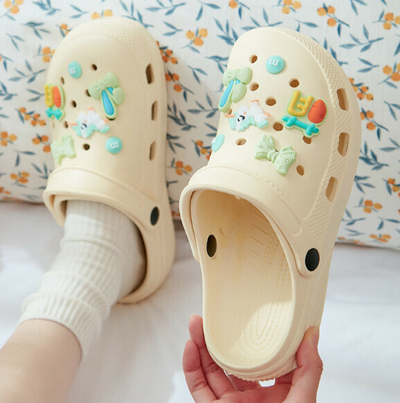 Hot selling Crocs [Beige-Unicorn] (Size: 36-43 (one size larger) [Please contact customer service to confirm the delivery size after placing the order]