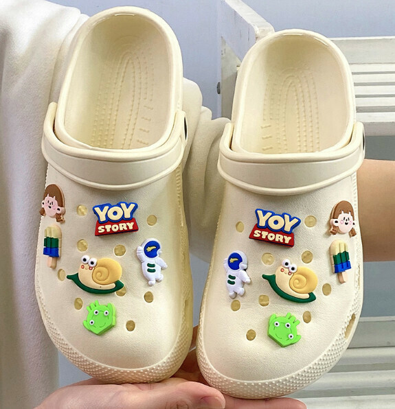 Hot selling Crocs [Beige-Small Snail] (Size: 36-43 (one size larger) [Please contact customer service to confirm the delivery size after placing the order]