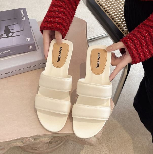 Hot selling (white size 35-40) slippers and outer wear sandals (contact customer service after placing the order to confirm the delivery size)