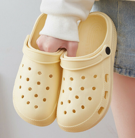 Hot Selling Baotou Crocs Sandals [Solid Color Crocs - Beige] (Size: 36-45 (one size larger) [Please contact customer service after placing the order to confirm the delivery size]