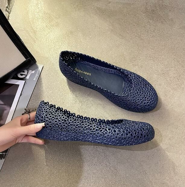 Hot Selling (Blue Size 35-40) Sandals Crocs (contact customer service after placing order to confirm delivery size)