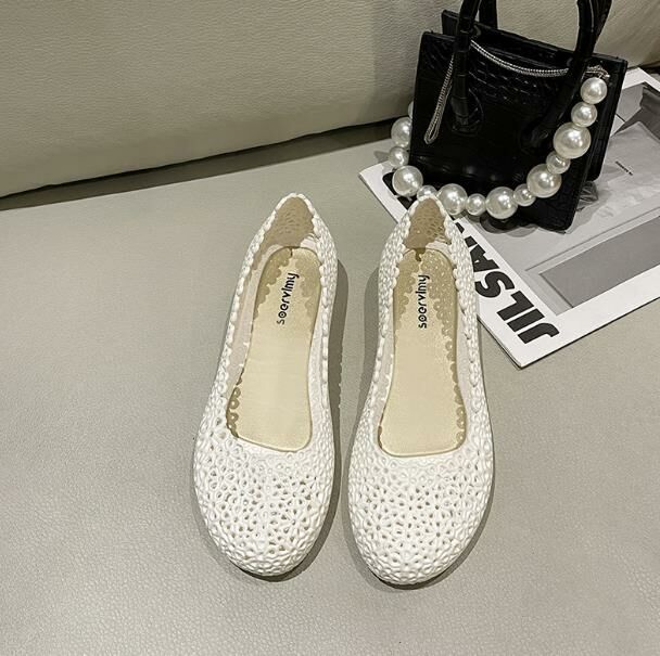 Hot selling (white size 35-40) sandals and Crocs (contact customer service after placing order to confirm delivery size)