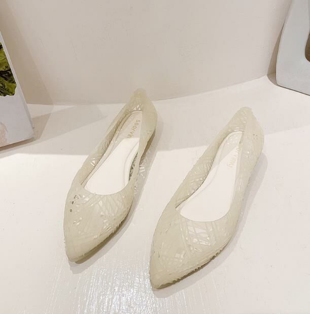 Hot selling (jelly white, size 36-40) flat sandals and jelly shoes (contact customer service after placing the order to confirm the delivery size)
