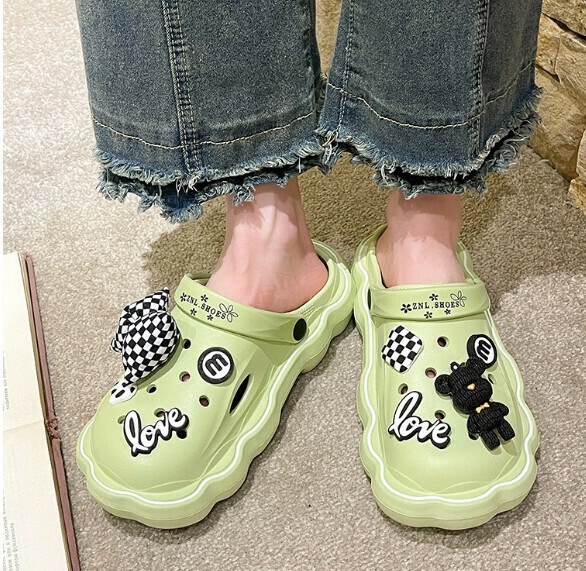 Hot Selling Baotou Beach Sandals Crocs [Green - Bow Bear] (Size: 36-41) [Please contact customer service to confirm the delivery size after placing the order]