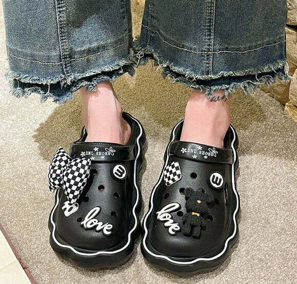 Hot Selling Baotou Beach Sandals Crocs [Black - Bow Bear] (Size: 36-41) [Please contact customer service to confirm the delivery size after placing the order]
