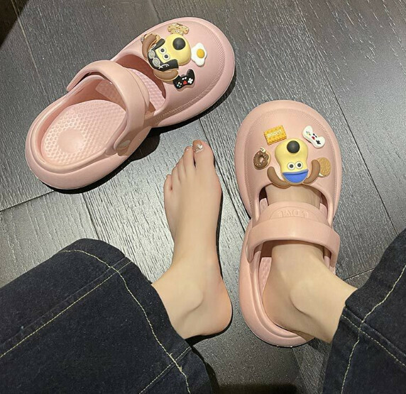 Hot Selling Cute and Versatile Baotou Sandals Crocs [Pink-Glasses Dog Crocs] (Size: 36-41) [Please contact customer service after placing an order to confirm the delivery size]