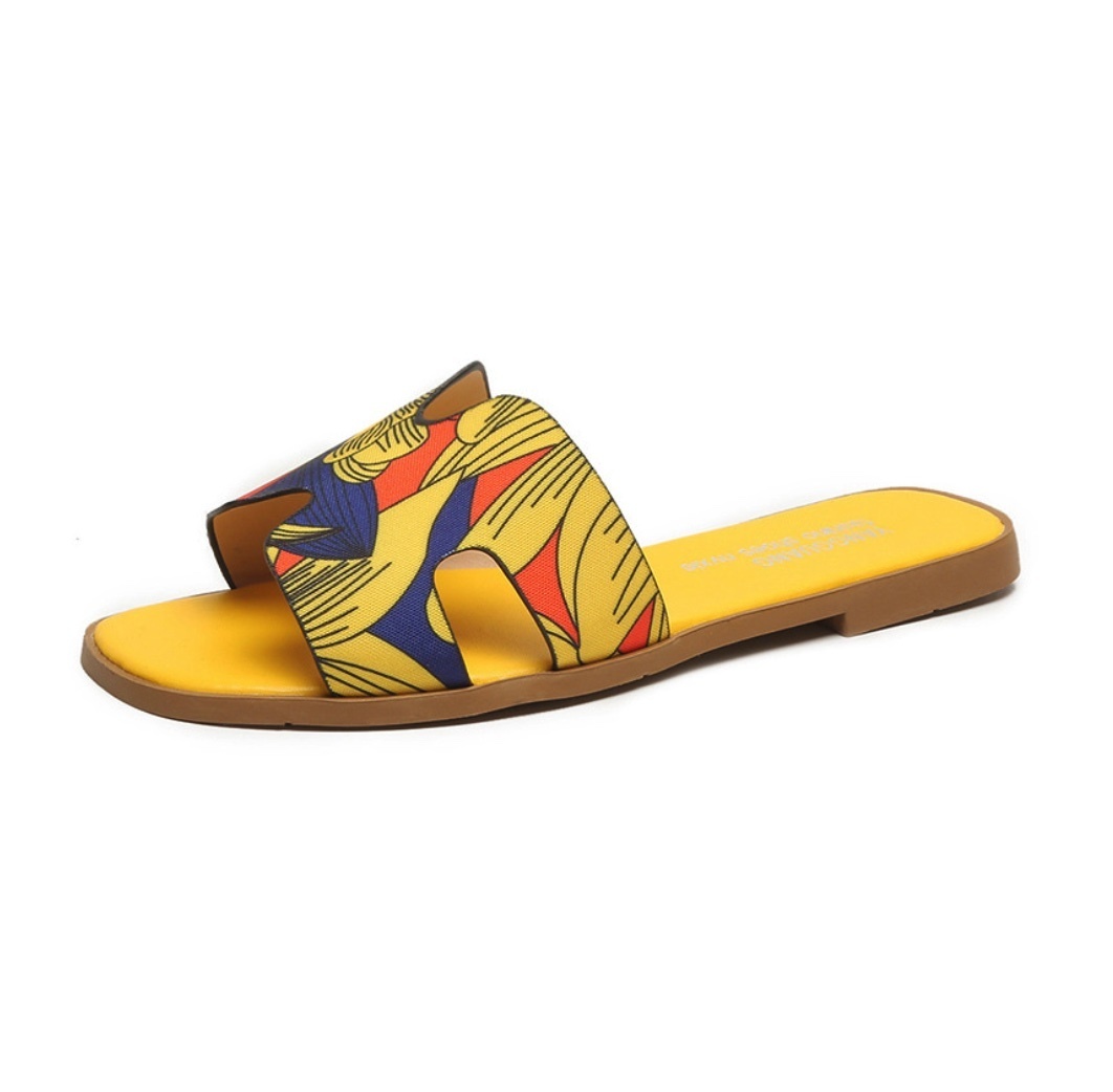 Hot-selling outdoor flat slippers (yellow) (size 35-41) (contact customer service after placing the order to confirm the delivery size)