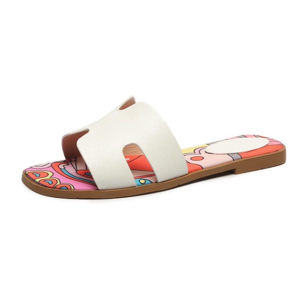 Hot-selling outdoor flat slippers (white) (size 35-41) (contact customer service after placing the order to confirm the delivery size)