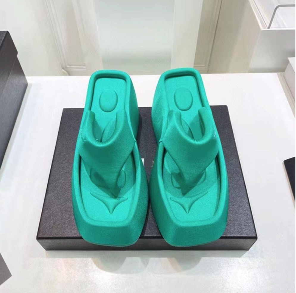 Hot selling outer wear platform thick-soled flip-flops for women (green) (size 37-43) (contact customer service after placing the order to confirm the delivery size)