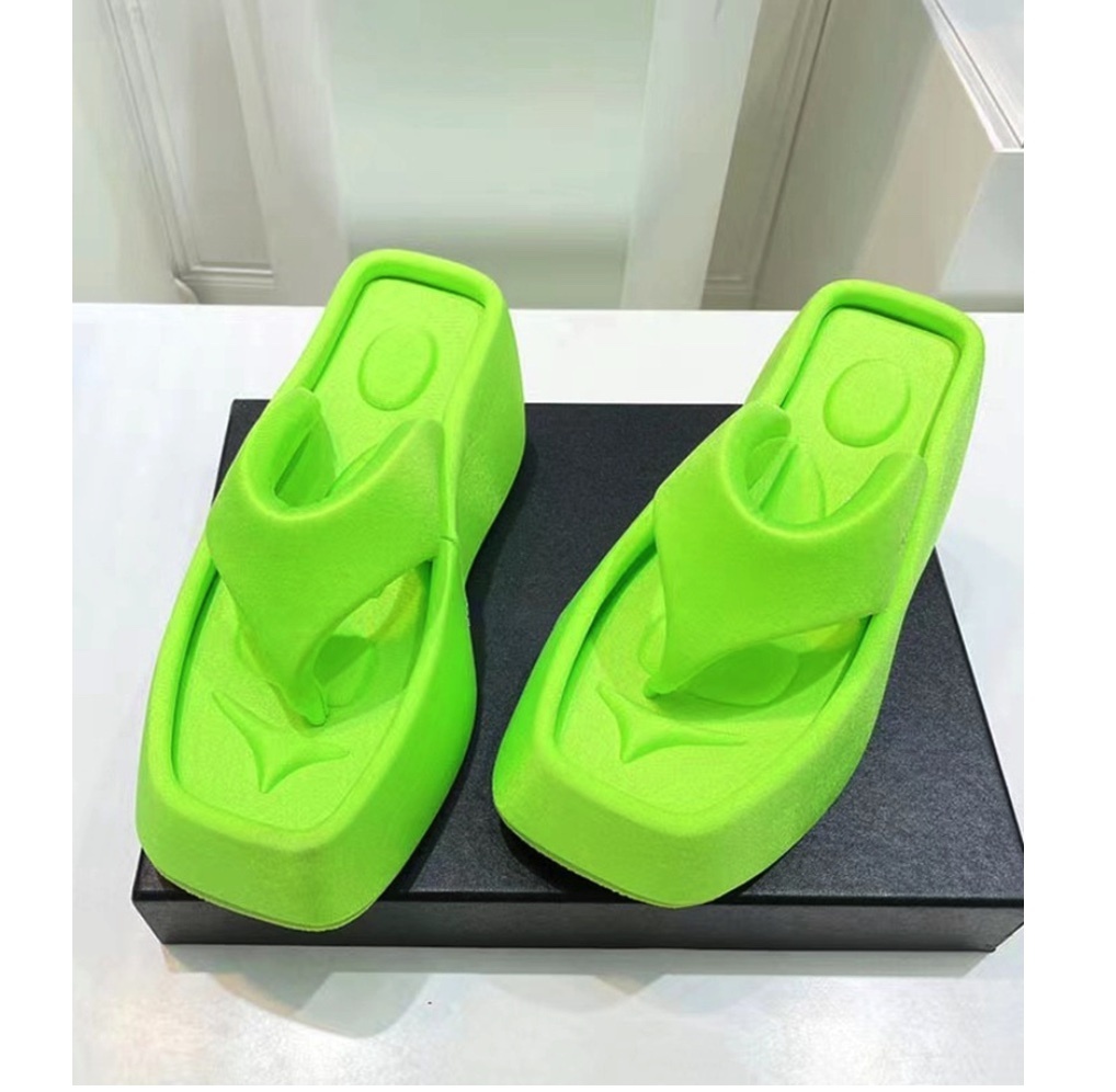 Hot selling outer wear platform thick-soled flip-flops for women (fluorescent green) (size 37-43) (contact customer service after placing the order to confirm the delivery size)