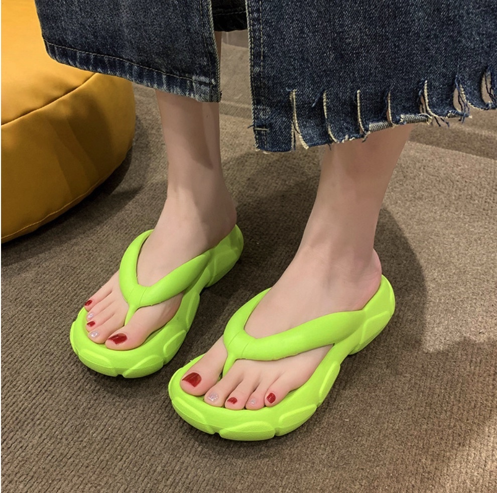 Popular summer anti-slip flip-flops (green) (size 35-40) (contact customer service after placing the order to confirm the delivery size)