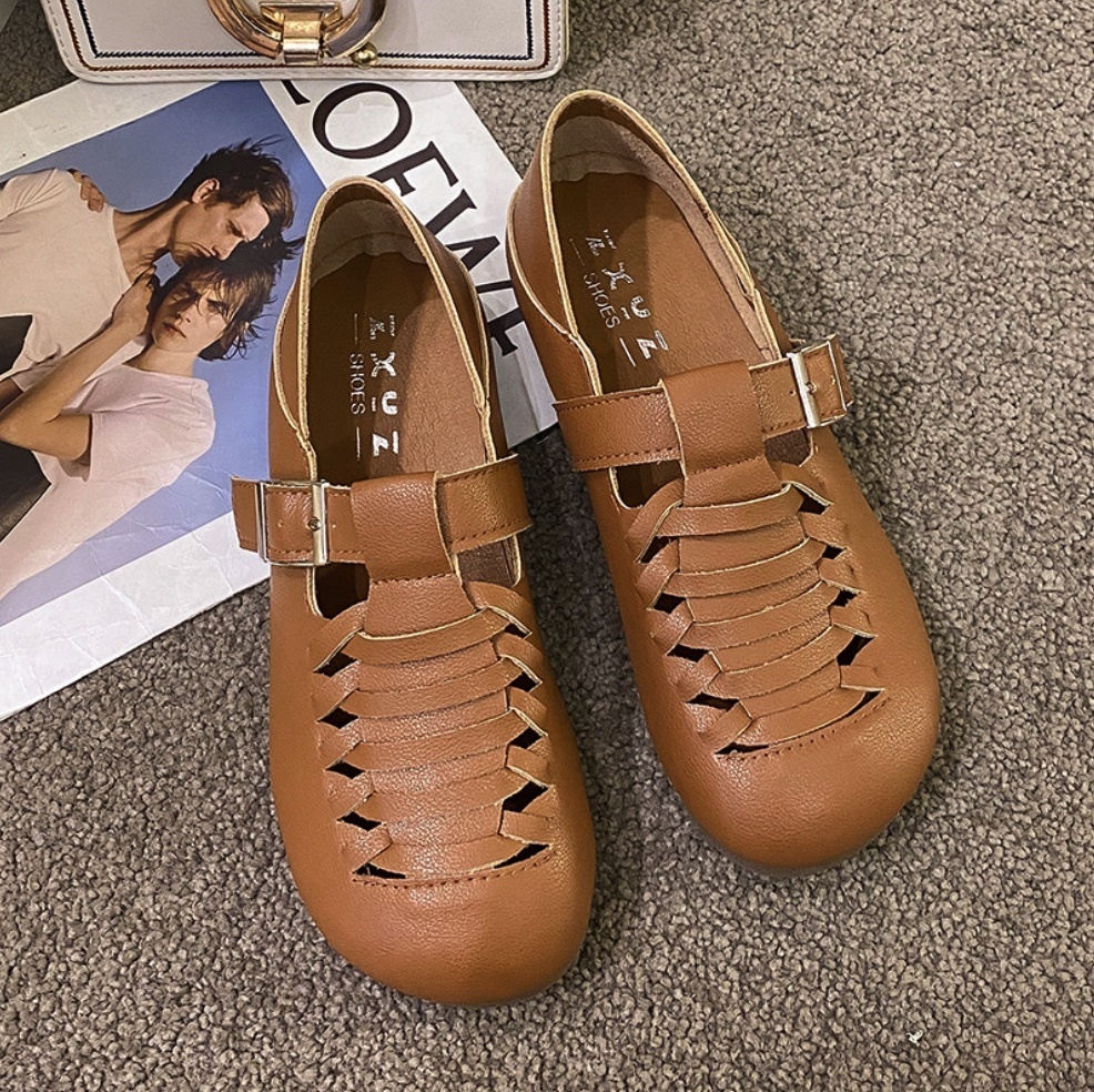 Popular retro British style hollow breathable sandals (dark brown) (size 35-40) (contact customer service after placing the order to confirm the delivery size)