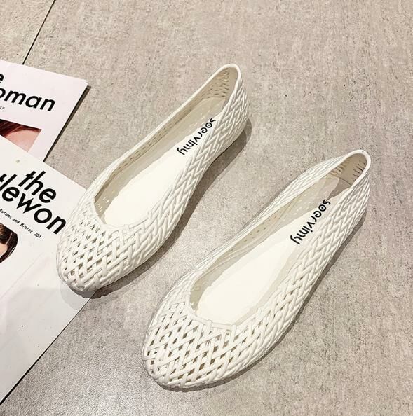 Popular style (white size 35-40) jelly sandals and flat clogs (contact customer service after placing the order to confirm the delivery size)
