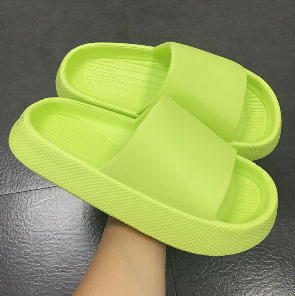 Popular solid color thick-soled slippers [fruit green (4.5cm, soft and non-slip when stepping on poop)] (size: 36-45) [please contact customer service to confirm the delivery size after placing the order]