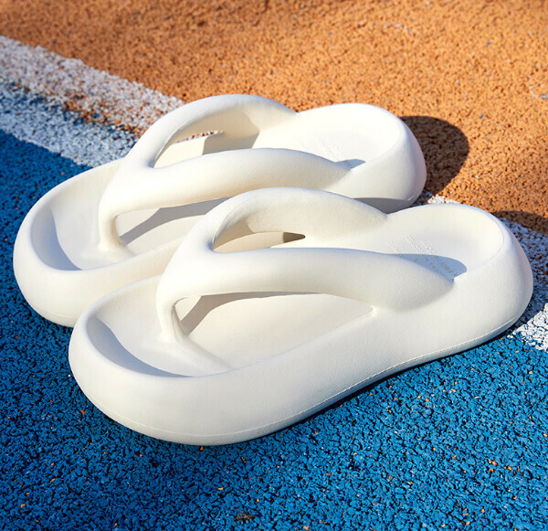 Hot style flip-flops that feel like shit [Milk White] (Size: 36-41) [Please contact customer service to confirm the delivery size after placing the order]