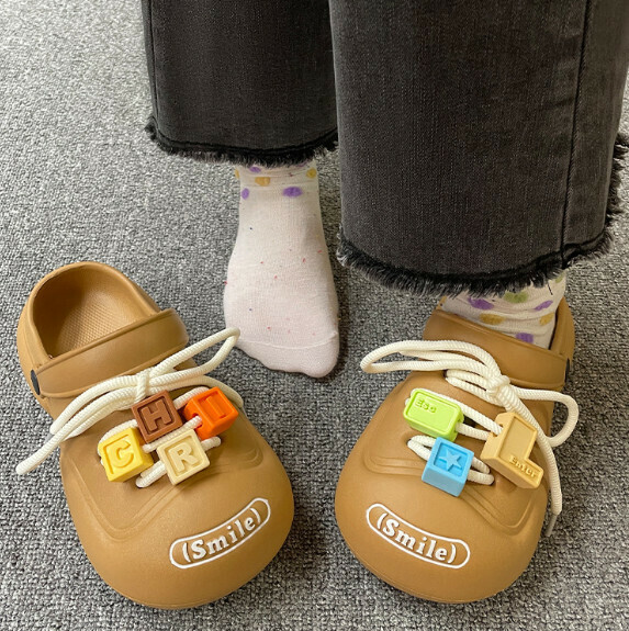 Popular cartoon building block clogs toe-toe sandals [khaki color [building blocks] (size: 36-41) [please contact customer service after placing an order to confirm the delivery size]