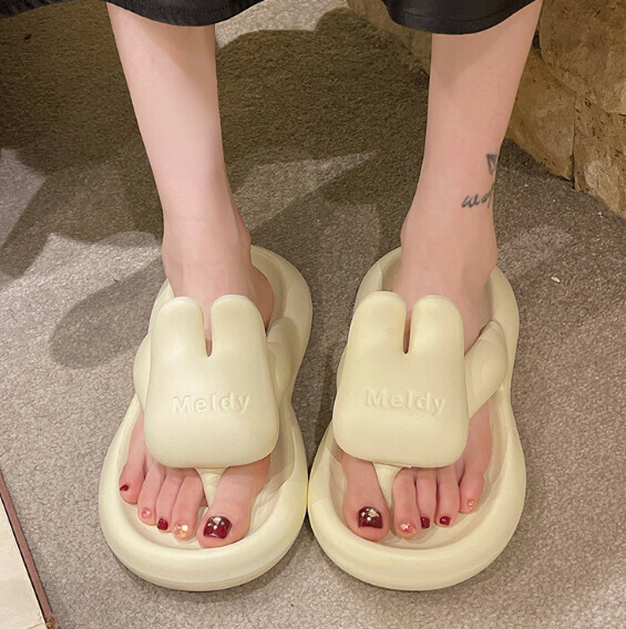Popular cartoon flip-flops beach flip-flops [off-white-rabbit head flip-flops] (size: 36-40) [please contact customer service to confirm the delivery size after placing the order]