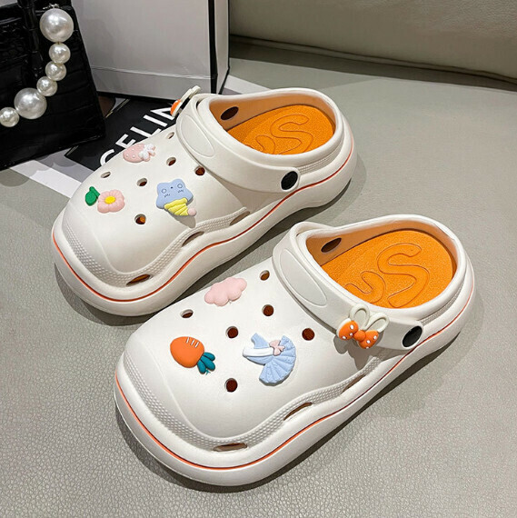 Popular beach sandals Crocs [Orange-Carrot Crocs] (Size: 36-40) [Please contact customer service to confirm the delivery size after placing the order]