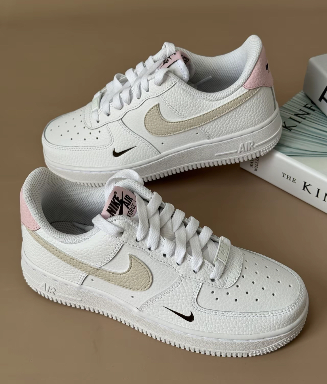 【APAIR】現貨 Nike Air Force 1 low 燕麥粉尾 小勾 HF9992-100