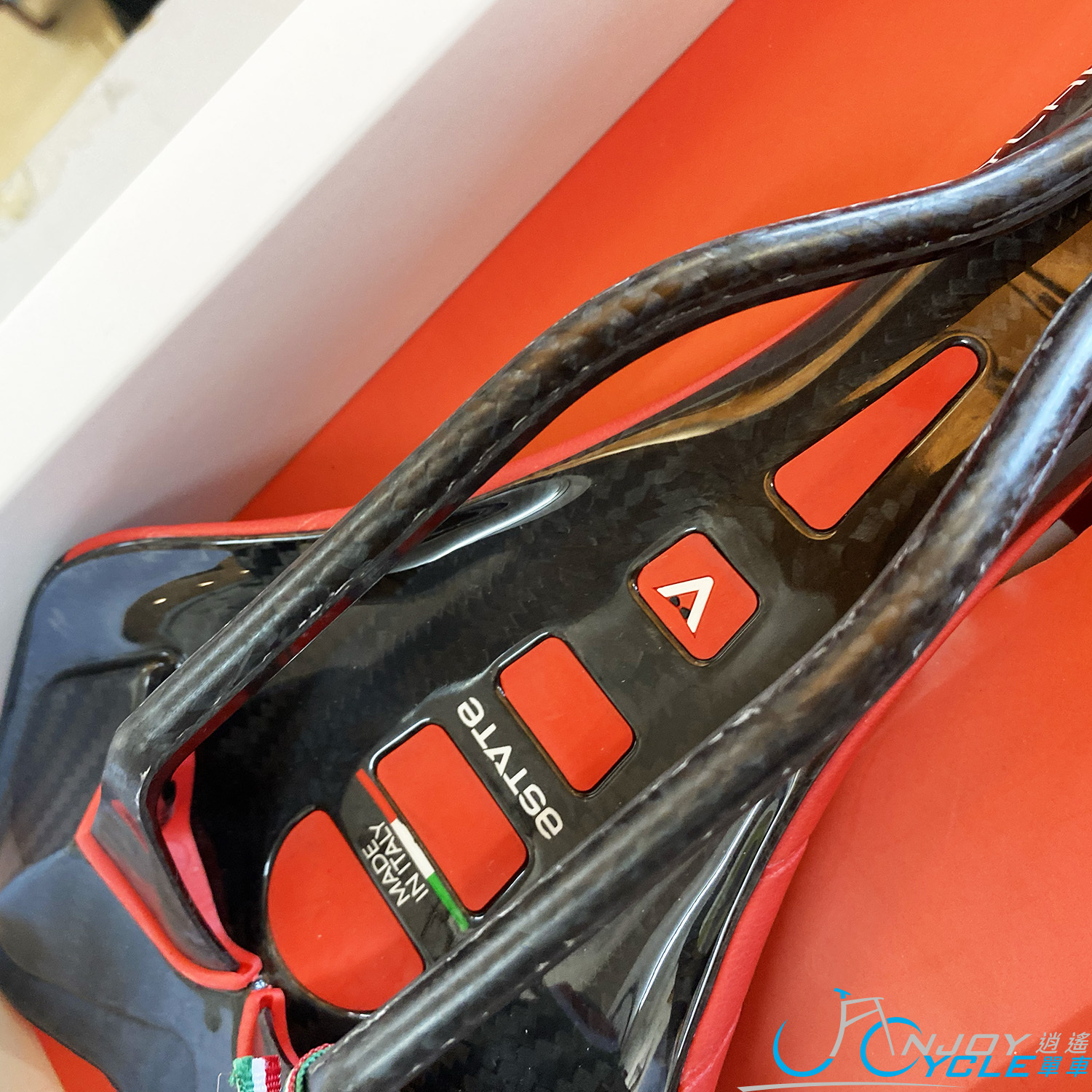 Astute SKYCARB SR Saddle Carbon Rail