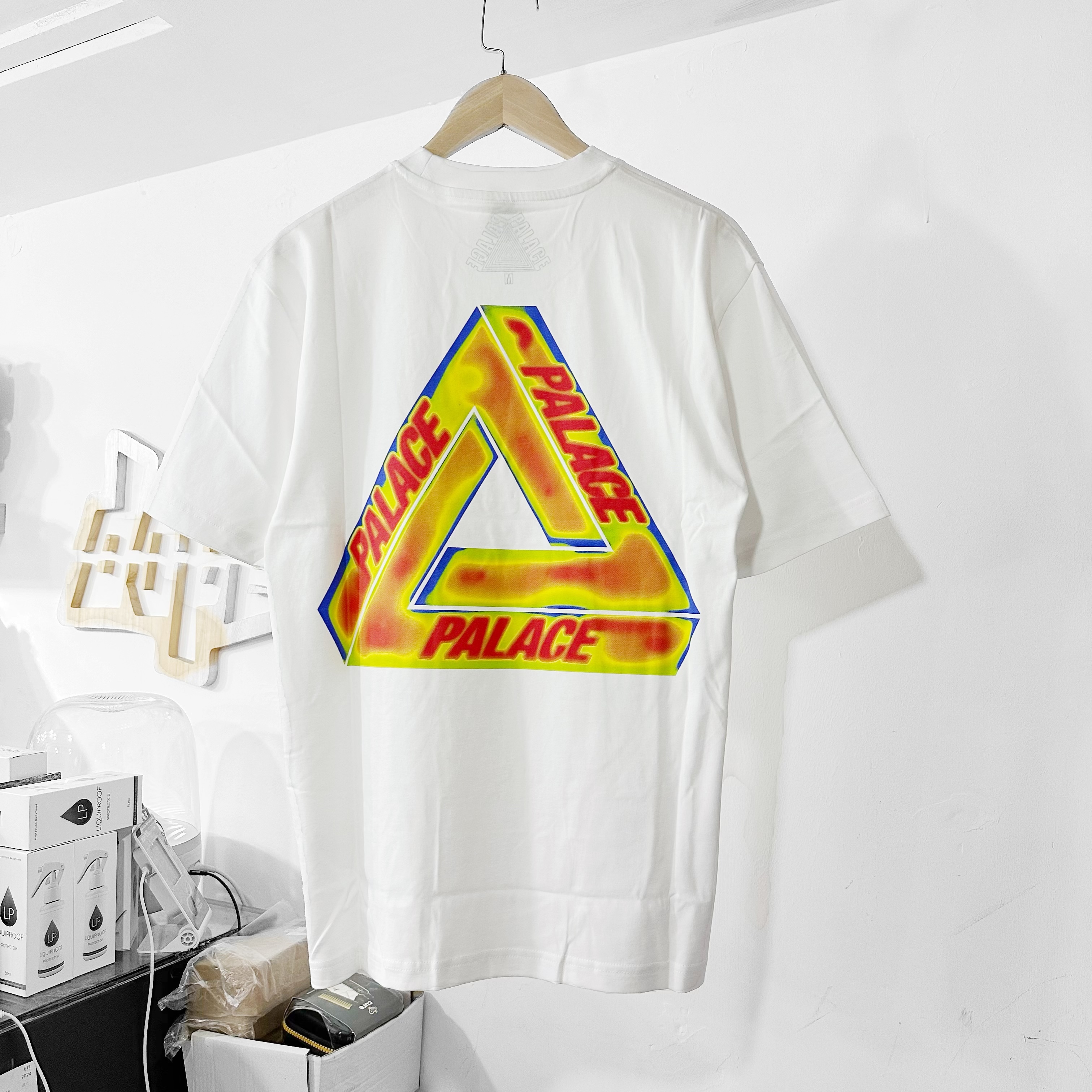 PALACE Heat Sensi T-shirt - POIZON