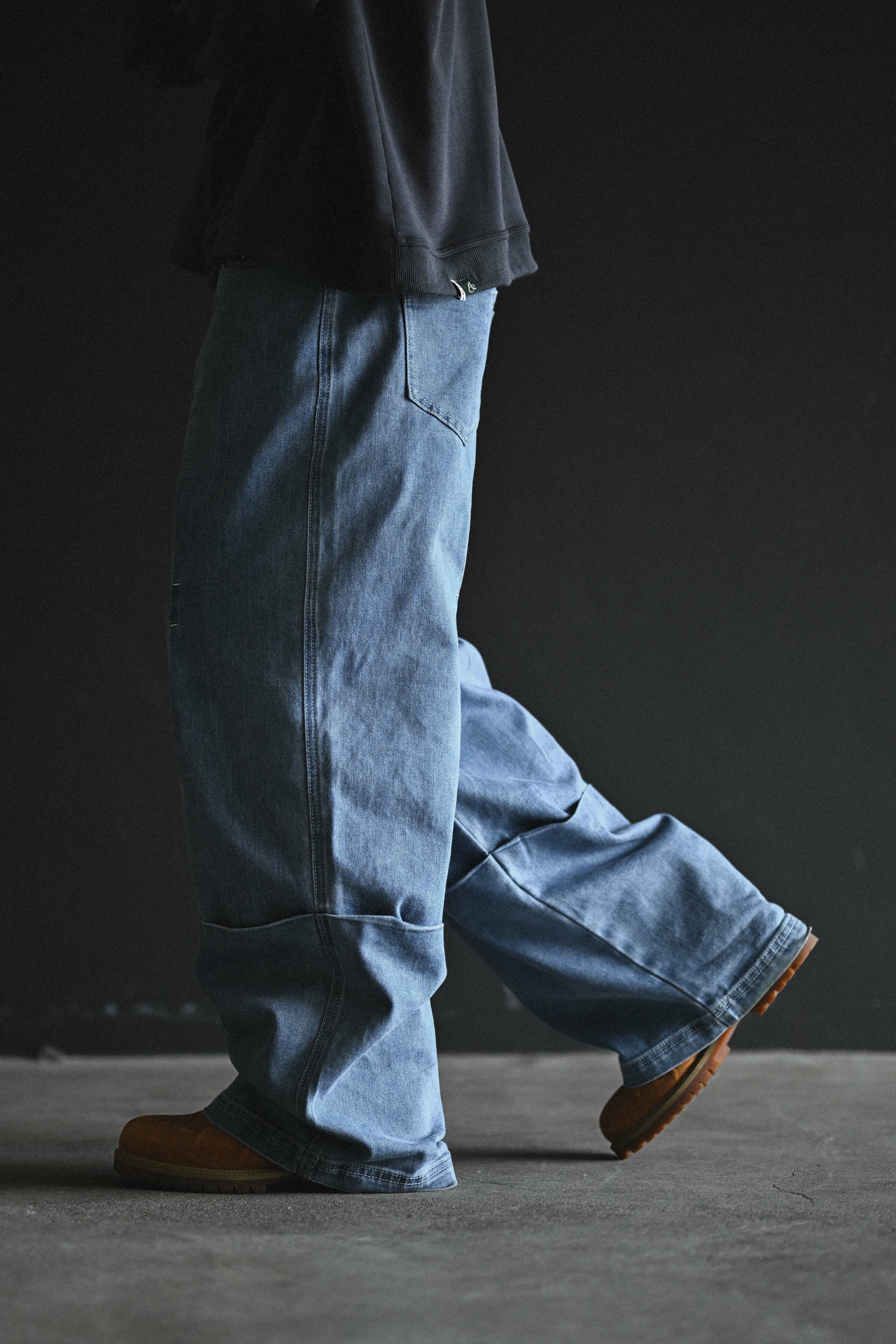 CROSS PLEATED BAGGY JEANS