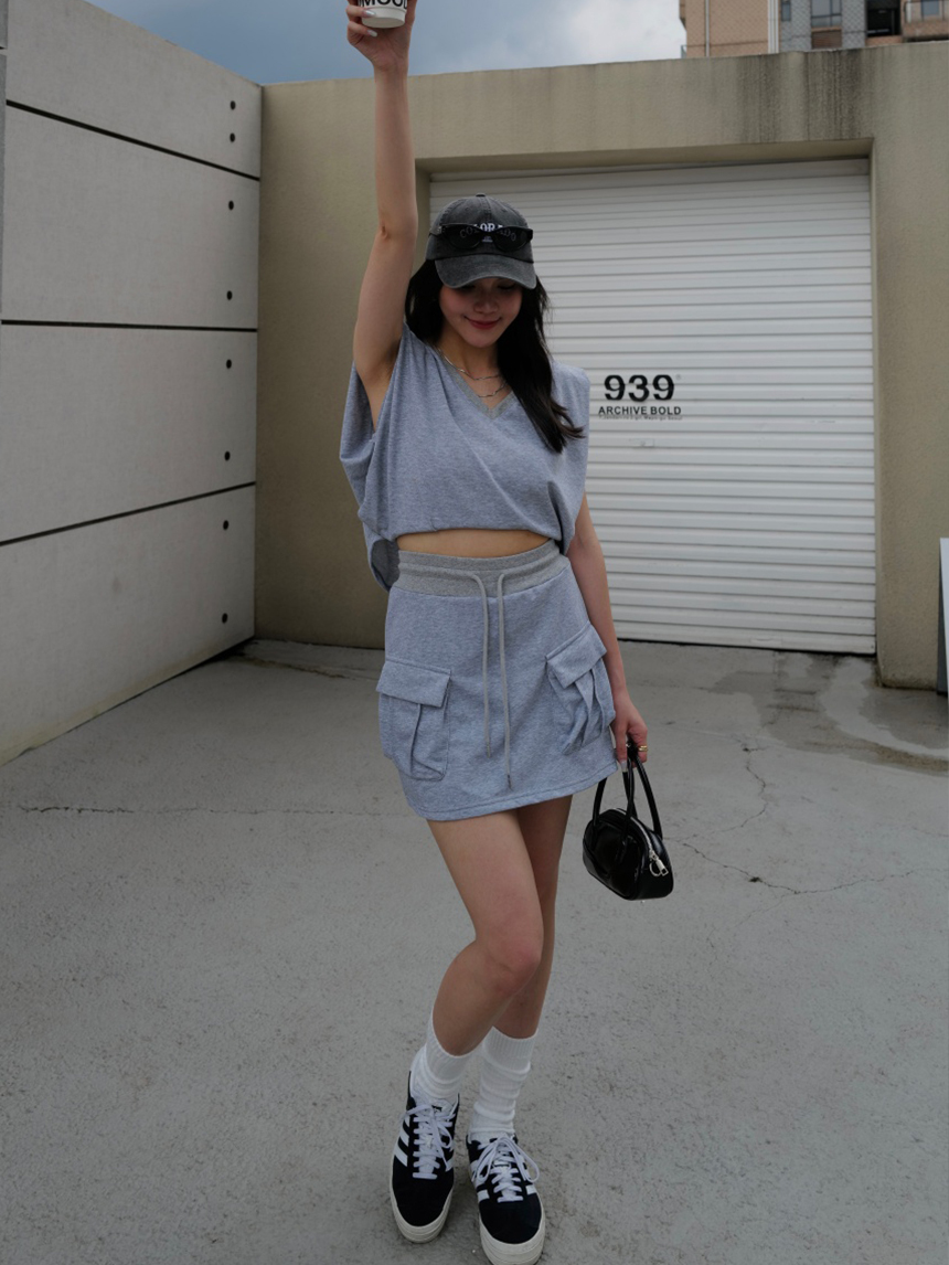 June.廣州連線 | V領棉質運動工裝短裙套裝*2色 ∣