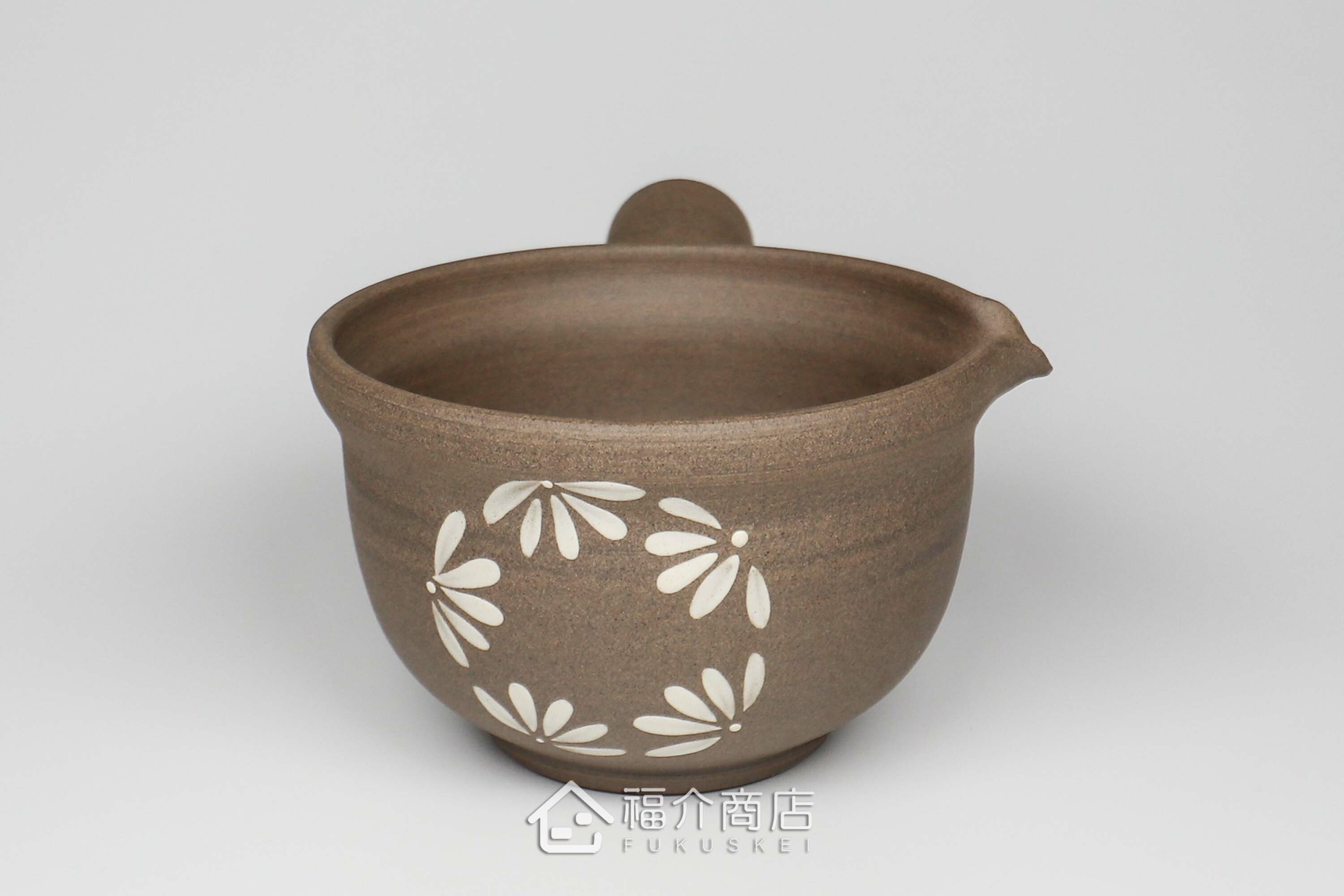 泡茶時將茶水分別倒入杯子的花造型陶瓷分茶壺