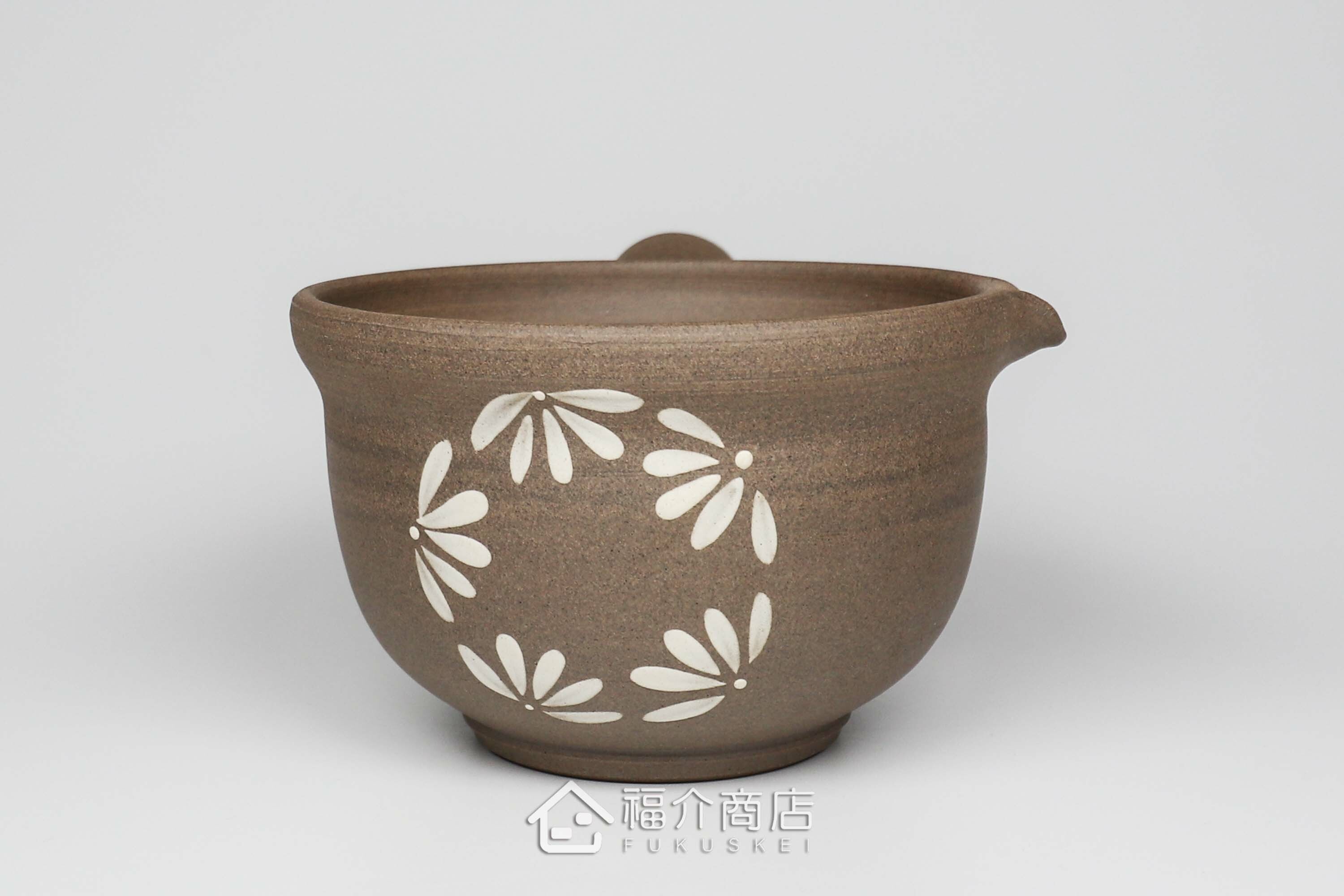 泡茶時將茶水分別倒入杯子的花造型陶瓷分茶壺