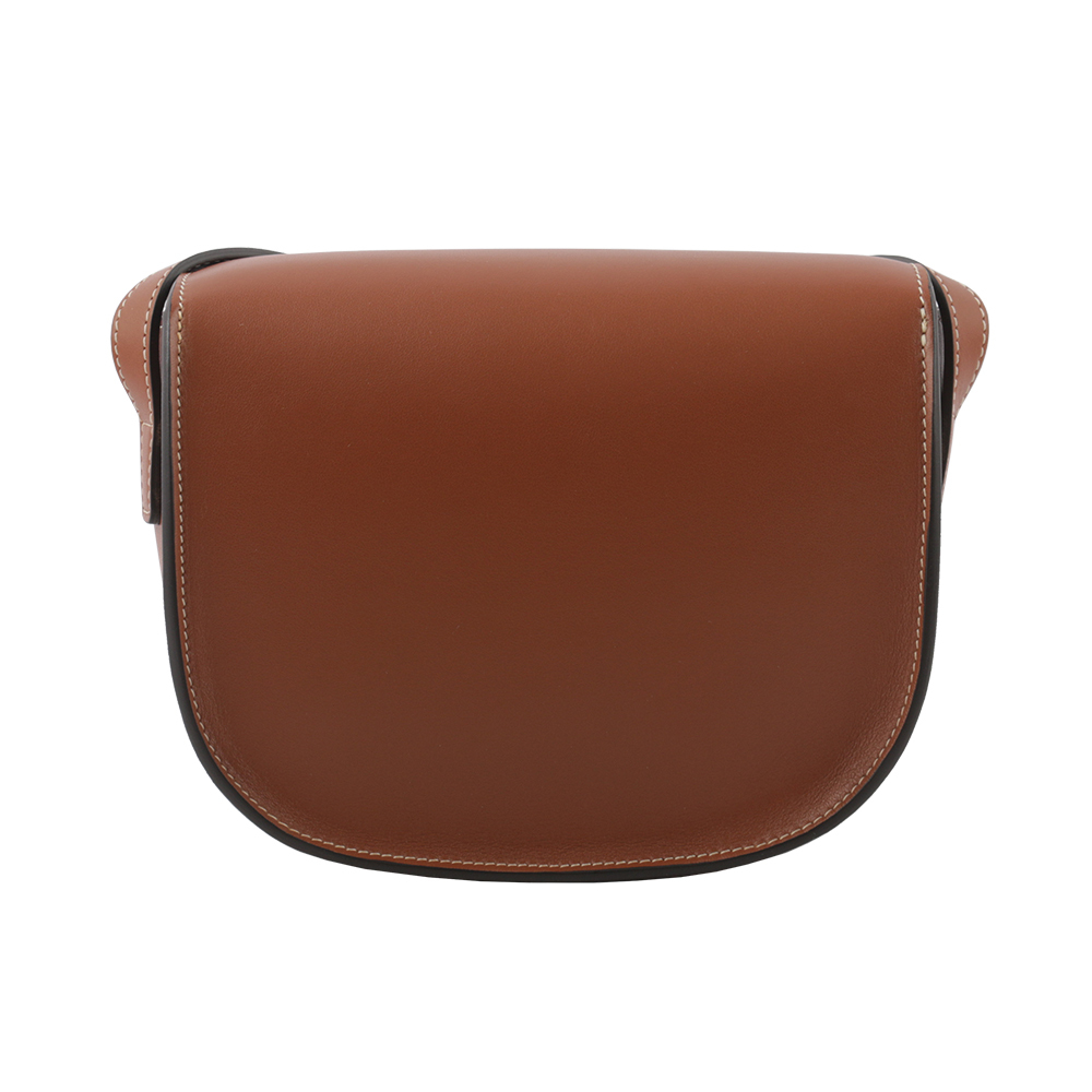 【CELINE】Folco Triomphe 平滑小牛皮翻蓋馬鞍包(焦糖色) 198263DU3.04LU