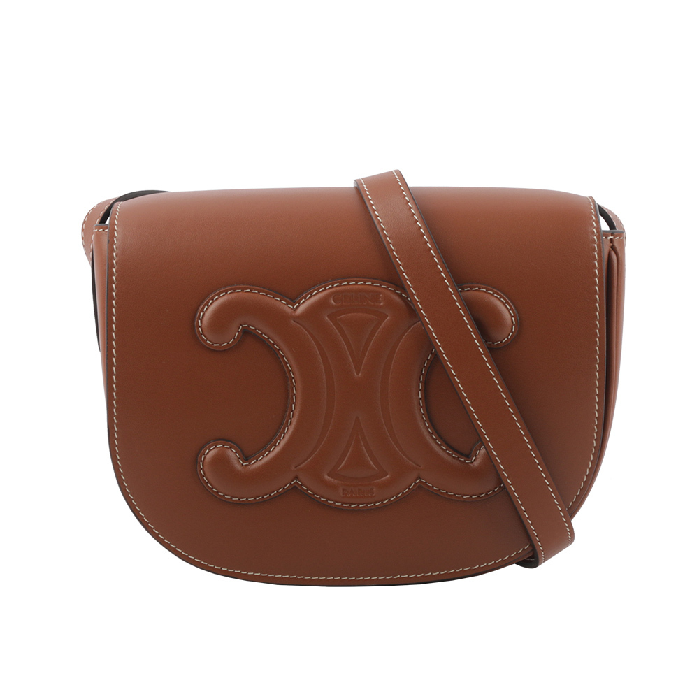 【CELINE】Folco Triomphe 平滑小牛皮翻蓋馬鞍包(焦糖色) 198263DU3.04LU