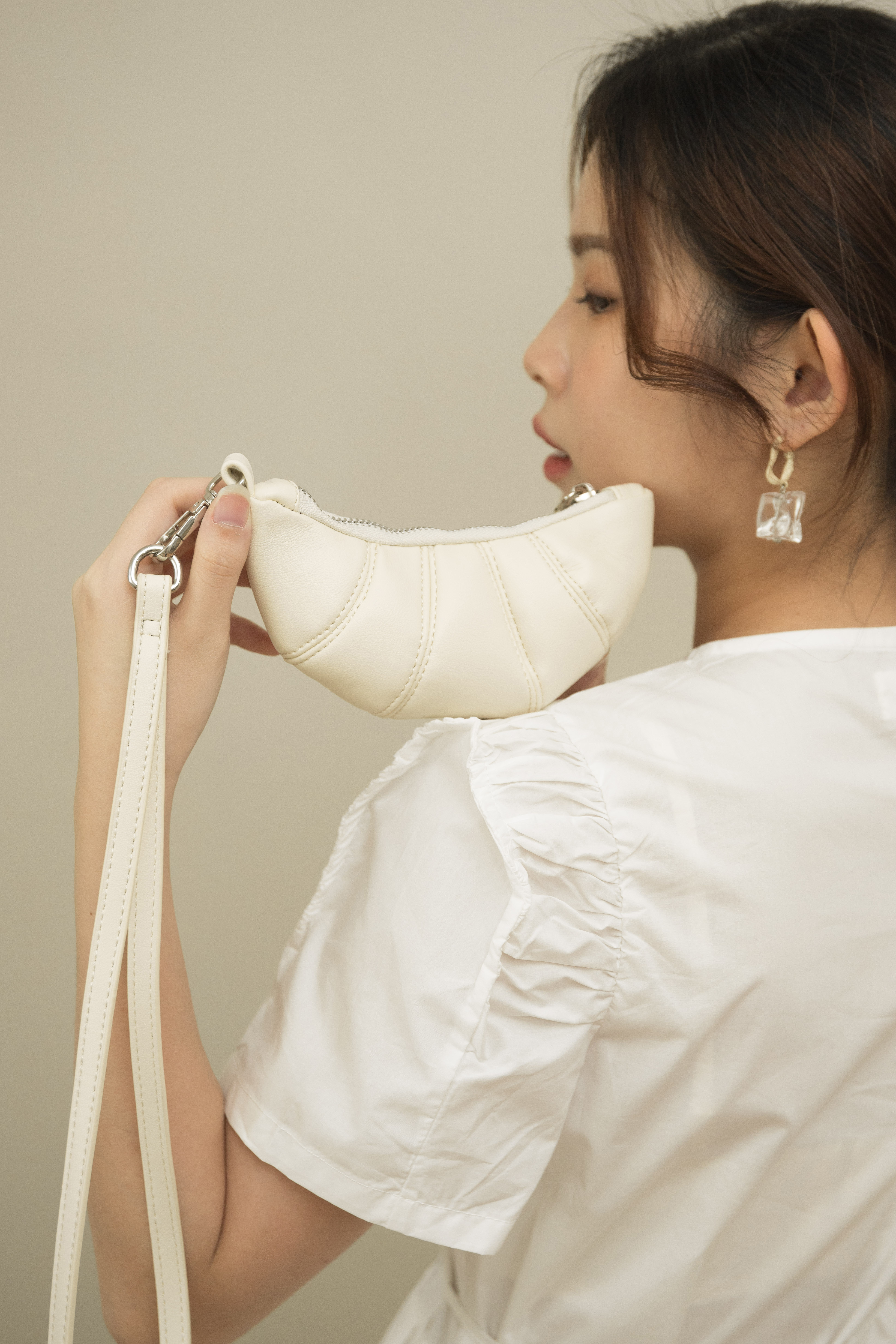 Farey Croissant Bag White-D29WHI