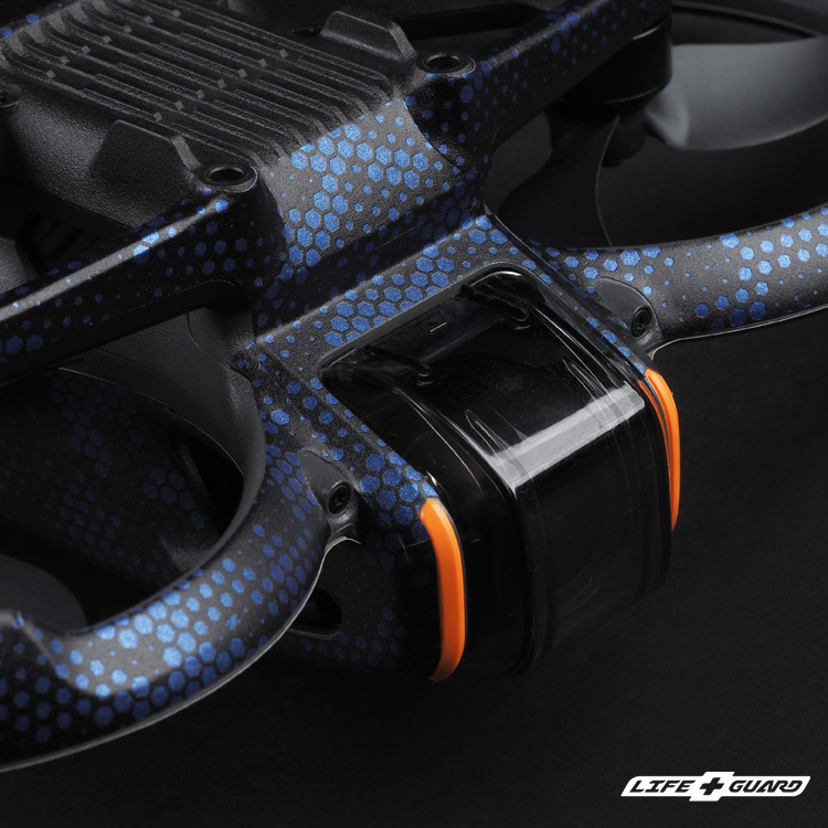 曼巴藍貼膜質感特寫，LIFE+GUARD 設計風格